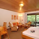 Belvedere & Chalet: Edersee Retreat With Gästecard Apartment *